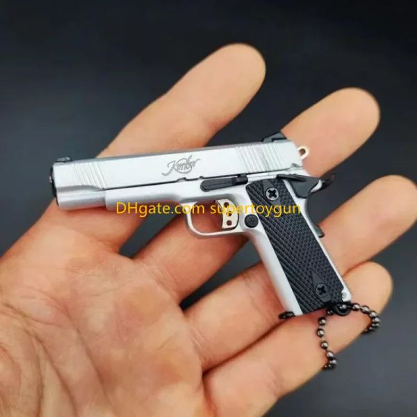 1: 3 Ölçek Alaşım M1911 Mini Oyuncak Taban Model Metal Keychain Model Gerçek Zarif Görünür Yetişkin Erkek Erkekler için Hediyeler Ateş Alınabilir Kemir Oyuncakları Hediyeler