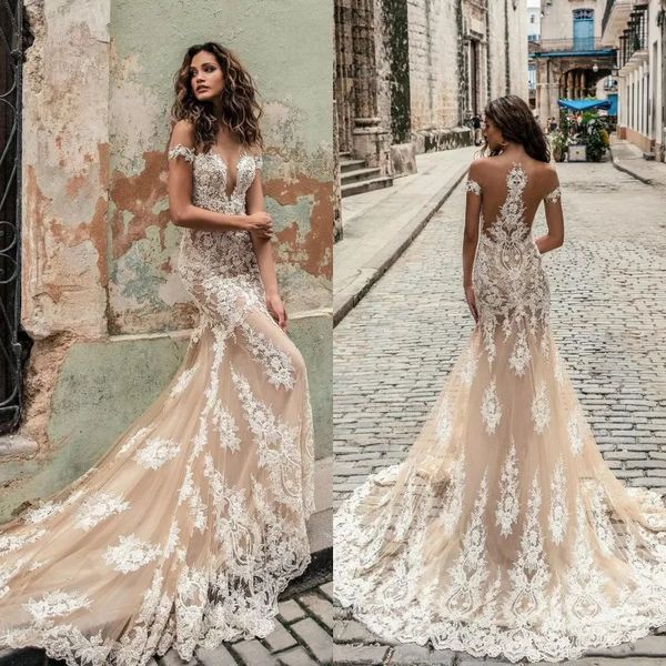 Vestidos de noiva de sereia de champanhe boho com apliques de renda de marfim 2024 Deep que mergulhe as mangas curtas de praia sexy vestidos de noiva da praia