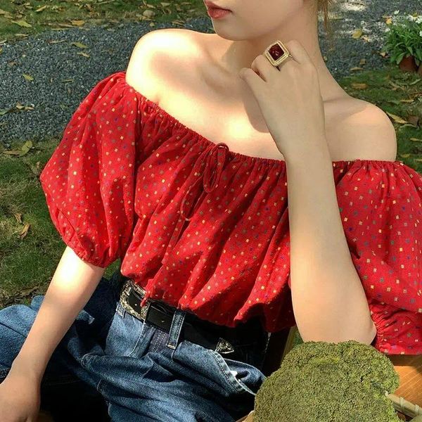 Damen T-Shirts Bluse rote Tupfelpunkte trägerlose Puffärmel süße elastische, geraumte koreanische kurze Top Frauen sexy Off Schulter Schnürung T-Shirt