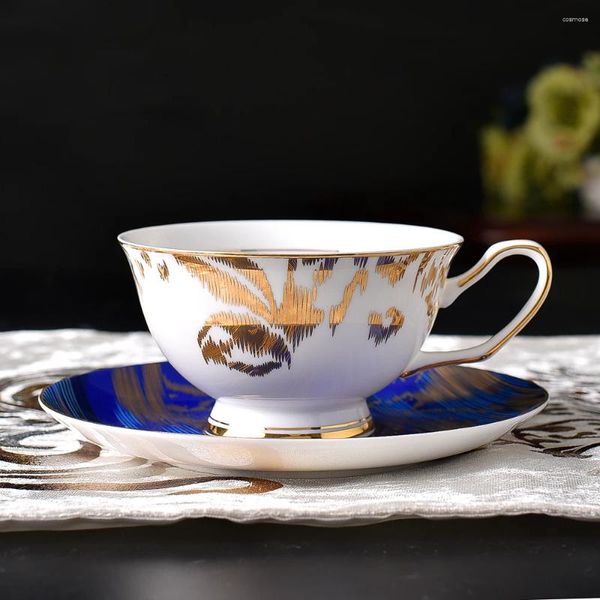 Чашки блюдцы Оптовая европейская роскошная роскошная костяная кость керамический фарфоровый рельеф Золотой кофейный чай и набор блюдца