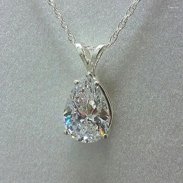 Anhänger Halsketten 1PCs Silber-plattierter Halsketten Damen Luxus modischen Stil Tränenkubikglas Diamonds mit Kupfer gekleidetes Eisen-Doppelkreuz