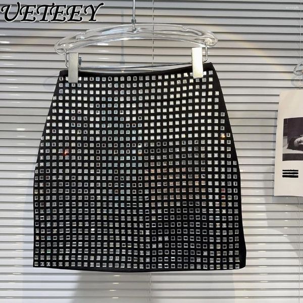 Saias 2024 Summer Catwalk Celebridade pesada Indústria Black Short for Women Square Rhinestone Girl Hip Mini Skirt