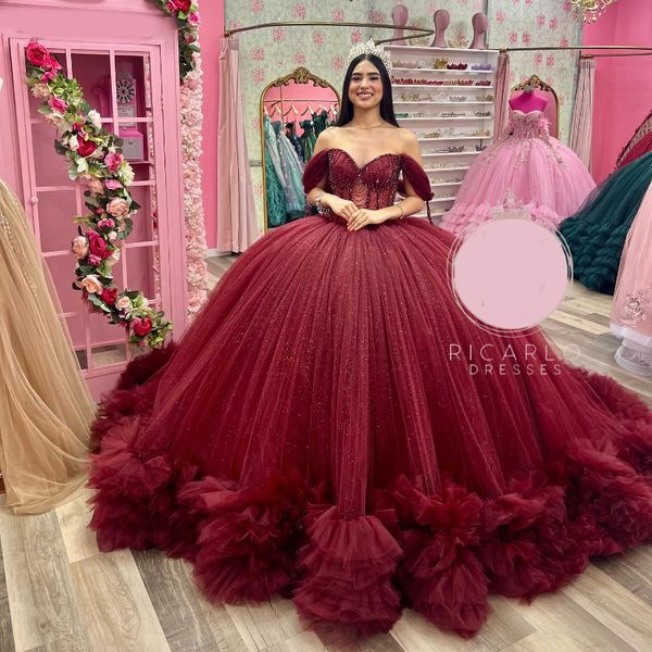 Abito da palla lucido rosso di lusso Abiti Quinceanera Abiti affascinanti Crystal Crystal Tull Off Show Sweet 15 Dress Lace-Up Vestidos De