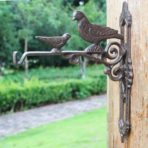 Figurine decorative europea Madre e bambini vintage europei su ramo Cash Iron Iron Home Decorazioni da giardino a parete Montate Flower Planter