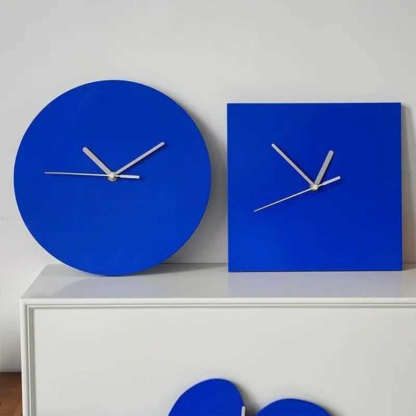 Relógios de parede Nórdicos estilos klein azul relógio de flor silenciosa parede redonda de parede pendurada assistir café casa decoração da sala de estar