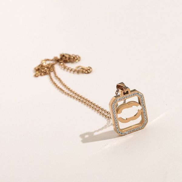 18k Gold plattierte Luxusdesigner -Halskette für Frauen Marke Doppelbuchstaben Parfümflasche Anhänger Kette Halsketten Schmuckzubehör hohe Qualität niemals verblassen