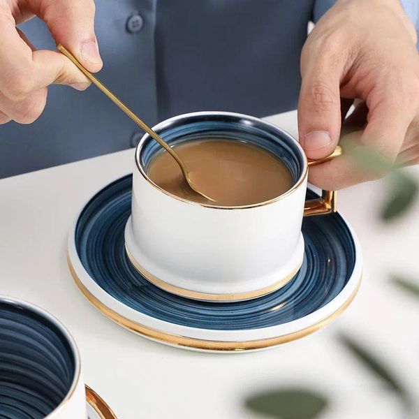 Kupalar Avrupa tarzı basit el boyası seramik kahve kupa yaratıcı fincan seti ev çiçek çayı hediye kutulu özelleştirme