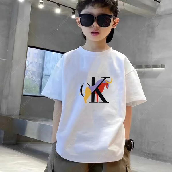 2024 модная роскошная бренда футболка детская повседневная уличная одежда для мальчиков для мальчиков одежда аниме девочки топы детей футболка бесплатно 240510