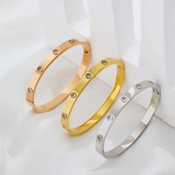 Pulseira requintada e elegante de pulseira feminina clássica 18k Gold para mulheres com casal de diamante da moda com pulseiras originais carrinho