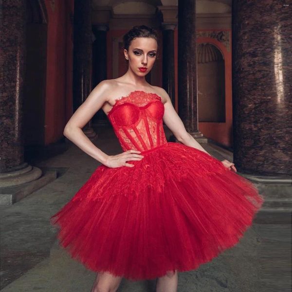 Abiti da festa Pretty Women Red Ball Gown Short Stupy Tulle e pizzo Abito da danza da corsetto formale senza spalline 2024 abiti da ballo