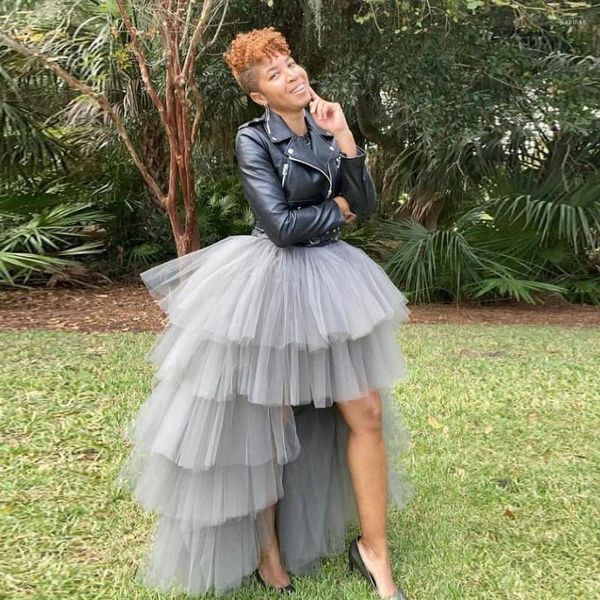 Röcke einfache klassische graue Hi-Lo-Frauen Rockschicht Tüll Rüschen elastischer Plus-Größe maßgeschneidert gemacht