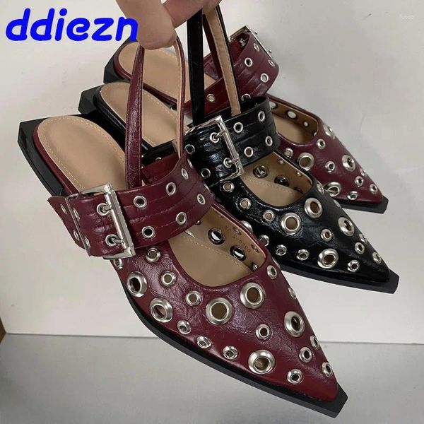 Sandalen große Größe 2024 Luxury Women Flats Schuhe weibliche lässige Schnalle Gurt Fashion Speced Toe Ladies Slingback
