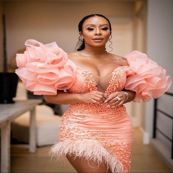 2021 Plus Size Arabisch ASO EBI Pink Stilvolle luxuriöse Abschlussballkleider Perlenschath Feather Abend Formale Party zweite Empfangskleider ZJ5 236n