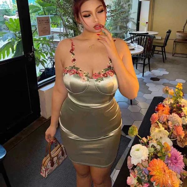 Zweiteiliger Kleid 2024 Frühlings-/Sommer Pure Desire Frankreich sexy heißes Mädchen Taille Urlaub Hängende Damen Design Gewichtsverlust kurzer Rock Q240511
