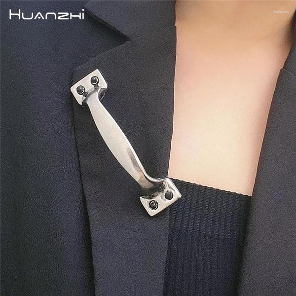 Broches huanzhi design maçaneta de porta de metal coroa personalidade cor de maça de pino grande roupas punk y2k jóias acessórios