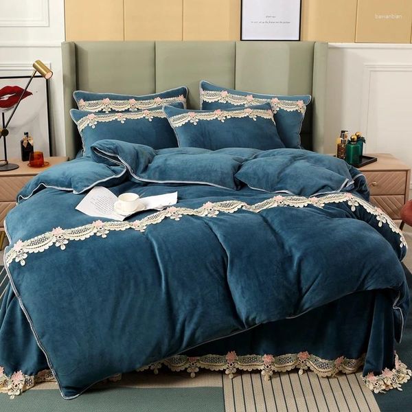 Set di biancheria da letto inverno comfort latte in velluto in pizzo a quattro pezzi Ins crema a doppia faccia flanella corallo 4