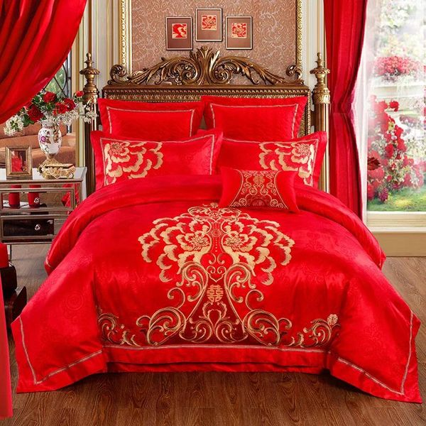 Bettwäsche-Sets hochwertiges Hochzeitsbett Set Golden Stickerei Baumwollstil Chinesische Cover Satin 4pcs/Set Duvet Rot