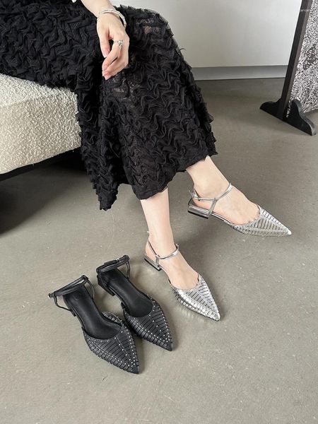 Sandalet Saçlı Toe Kadınlar 2024 Gelen ayak bileği kayış siyah gümüş yaz düz düşük topuklu parti boyutu 35-39
