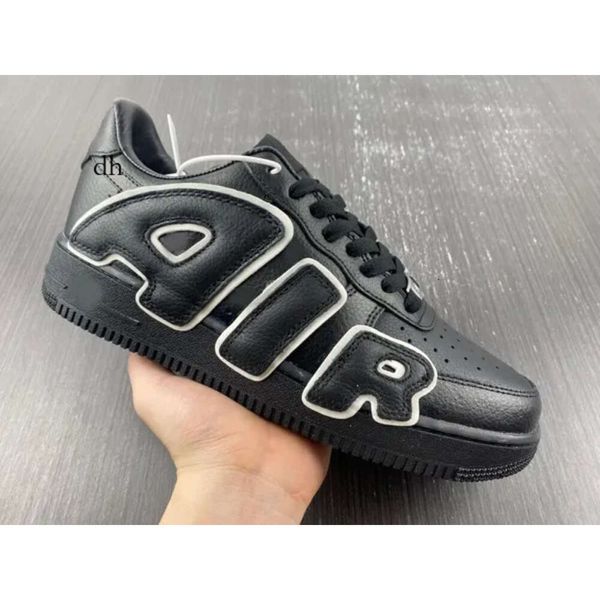 Новые туфли 24SS Аутентичные низкотусовые растительные растительные блошиные рынок черный белый скейтборд мужские кроссовки на открытые кроссовки модные бренд