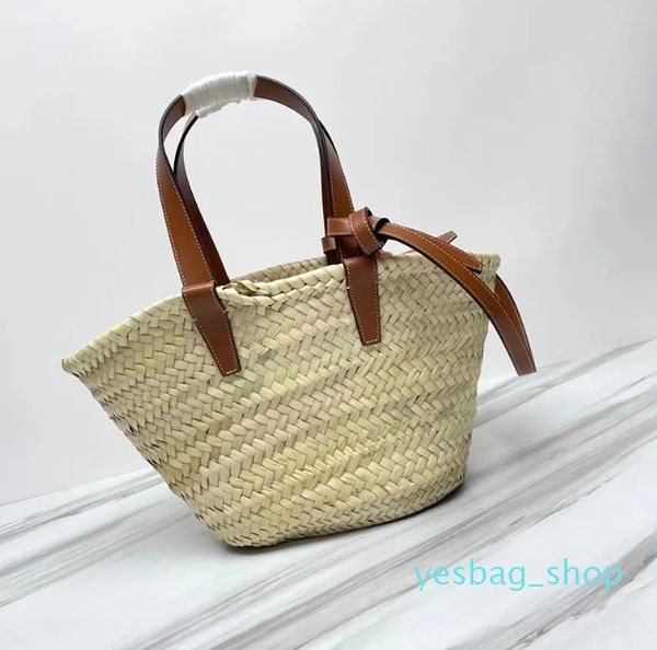 Handgefertigte Designer -Strohbag Klassiker jugendlicher Panier in Palmblättern Umhängetasche Der Tasche Leder Eimer Crossbody Einkaufstasche Griff Handtasche Frauen Strand Kohlkorb