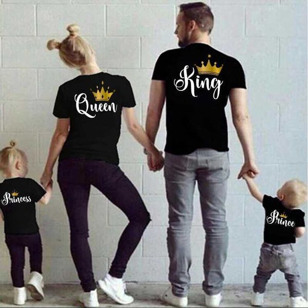 Familienübereinstimmende Outfits Familie Matching Clothing T-Shirt Fun Papa Mama lässig Vater König Königin Xin Sohn Mutter und Tochter T-Shirt Baby und ich Top T240513