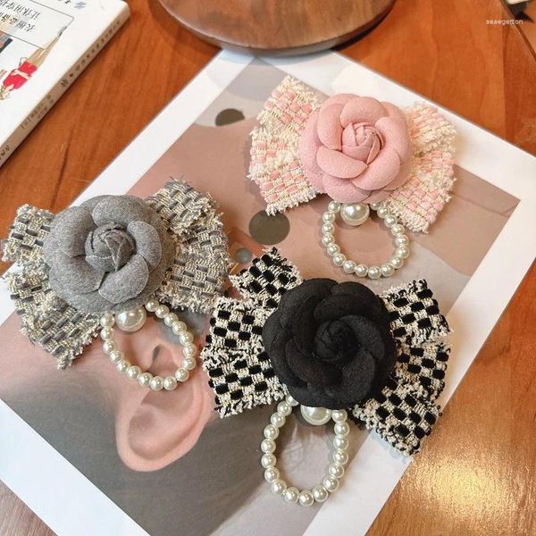 Broches de tecido artesanal Camellia Flower Broche Pins for Women Pearl Colth Art Tie Bow Tie Korean Fashion Wedding Distors Acessórios Presentes