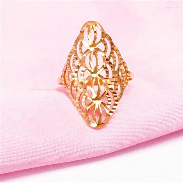 Anéis de cluster 585 Purple Gold Plated 14K Rose Hollow Flower Prinha brilhante Diamante brilhante para mulheres jóias de anel de noivado ajustável