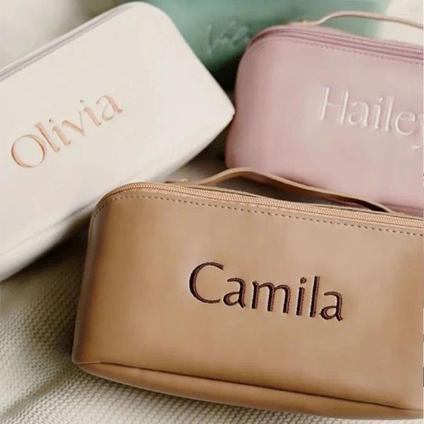 Kosmetische Taschen Personalisierte Make -up -Tasche Custom gestickte Reise Weihnachtsgeschenke für ihre Brautjungfergeburtstagsgeschenk Frauen