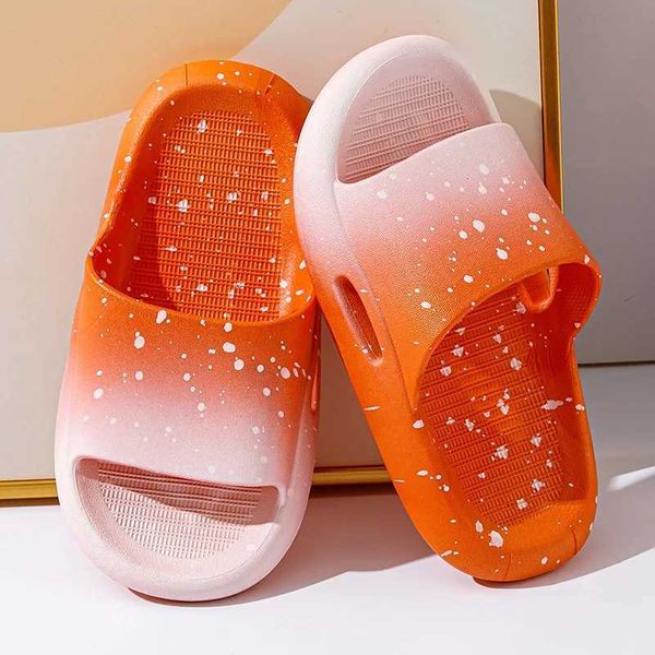 Sapatos de verão de verão com deslizantes anti -deslizantes anti deslizamentos à prova d'água e vestíveis para meninos e meninas Sliders de chuveiro interno Childrens Beach Casual Sandals Y2405