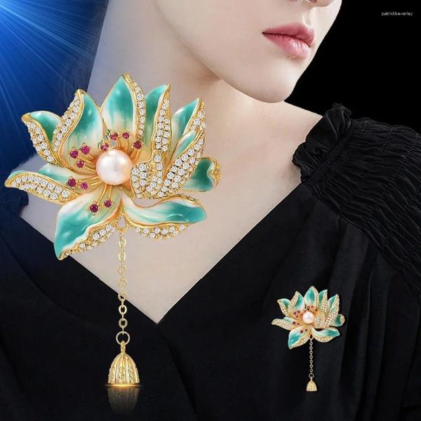 Broches elegantes esmalte o lotus tassel pérola broche para mulheres requintadas de alta qualidade de flor de flor de jóias de jóias para festas de aniversário