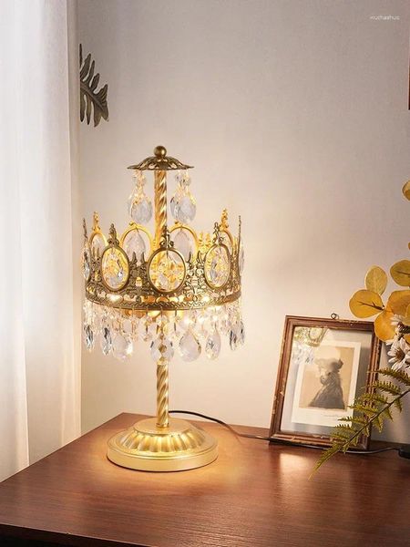 Lampade da tavolo Lampade a cristallo vintage Luci a LED per camera Design a corona di lusso Decorazione camera da letto Elettrole