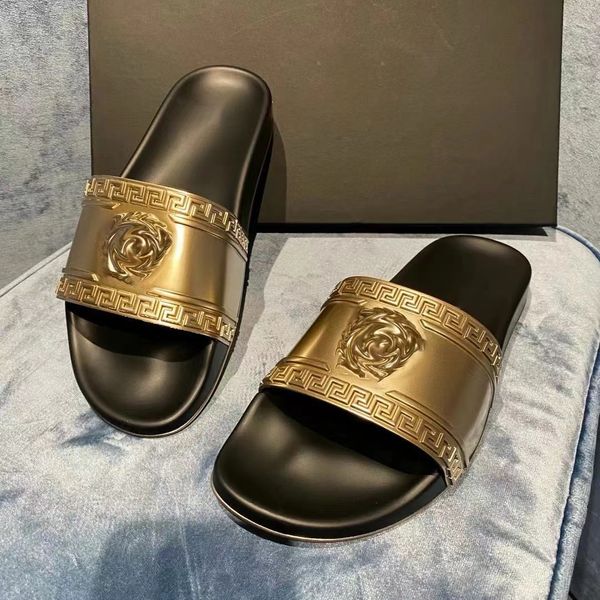 2024 NOVO SLIPPER DO ESTILO MAIS SLIPPERS RUBRO Sandale Sliders planos Tamanho 35-46 Men Loafer Womens Casual Shoe Pool Slide Black Luxury Designer Sapato de verão Sandália de praia