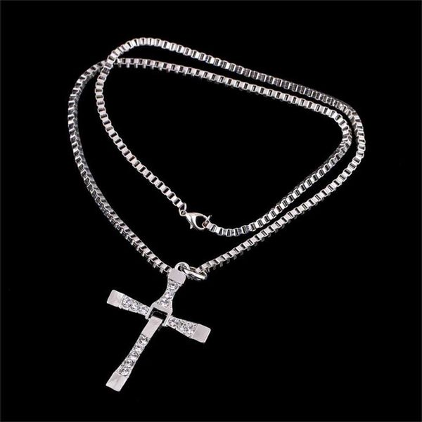 Подвесные ожерелья перекрестные ожерелье быстро и в ярости 8 Dominic Toretto Jewelry Classic Classic Strinestone Charms Cross сплав сплав.