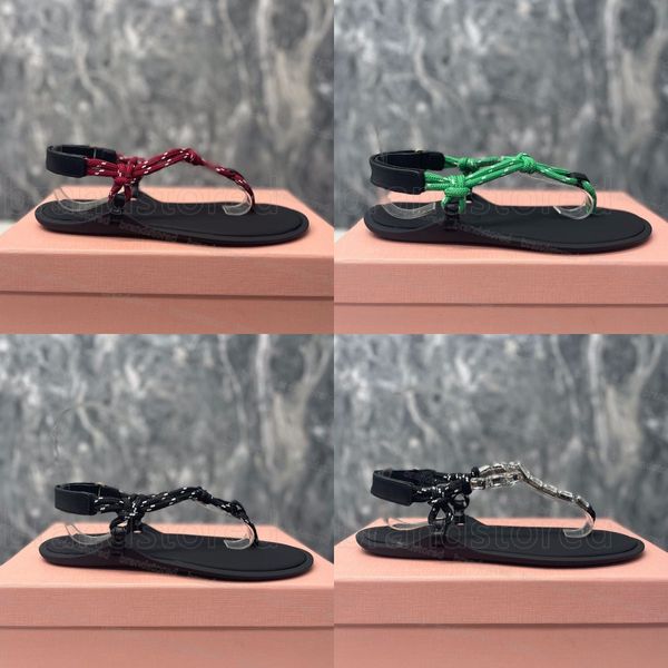 2024 Miui Schuhe Riviere Kabel und Leder Sandalen Frauen Tanga Sandalenkristall verschönerte Slingback Sommer Beach Slides Schnüre-up Flat Heel Mule Flip Flops 35-42 Keine Kiste