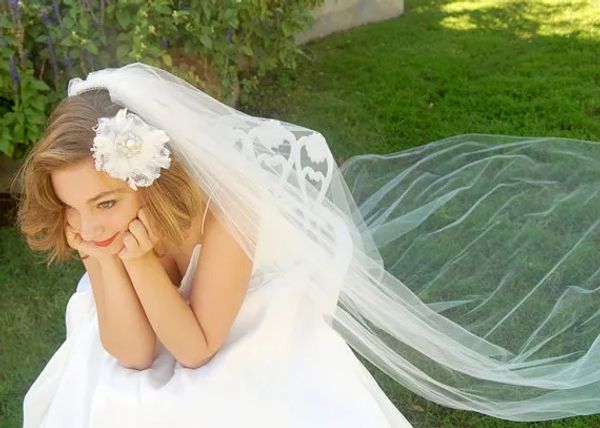 VEILS Nuovo designer in magazzino più venduto White avorio champagne veicoli veicoli della cattedrale a matita con un velo da sposa a strato con tutto