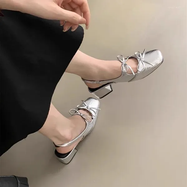Отсуть обувь Baotou Sandals Женские летние французские красивые сказочные ветры с серебряными темпераментами высокие каблуки