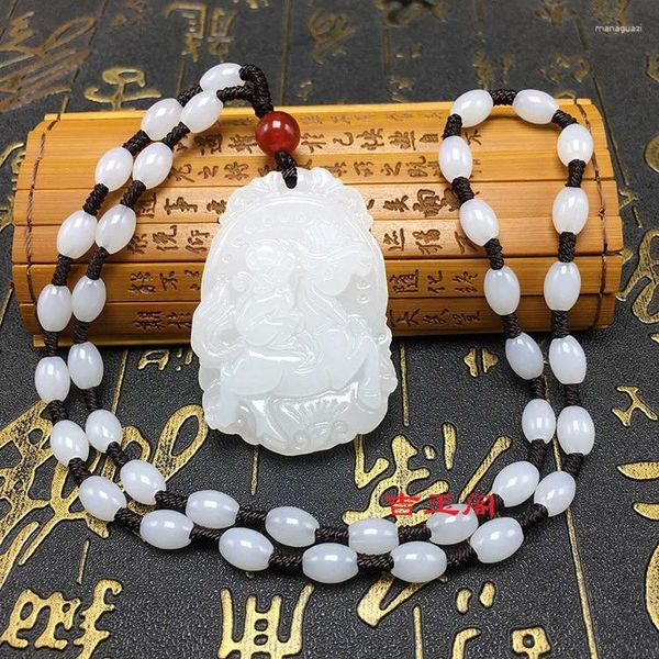 Dekorative Figuren Hervorragende weiße Jade -Affen -Pferd Anhänger Lucky Amulett Mala Perlen Halskette Chinesischer Zodiac