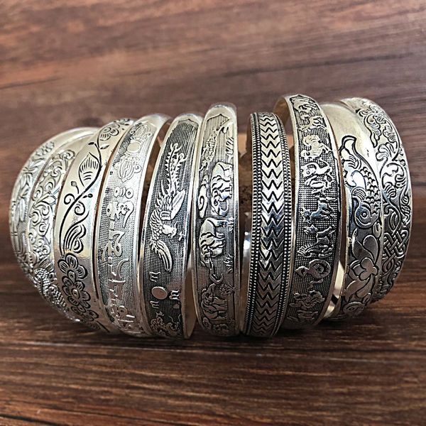 Retro -Manschetten -Armbänder tibetanische Silbermetallschnitzfisch Elefantenbänder Vintage Gypsy Jewelry weibliche Geschenke 240513