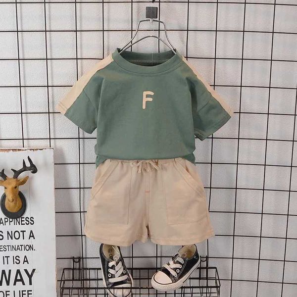 Kleidungssets 0-5 Jahre alter Junge Einfaches koreanisches Mode T-Shirt + Baby Sommer Baumwollshorts Anzug Y240515