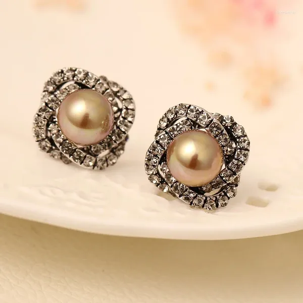 Orecchini per borchie in stile romantico intarsiati in perla multicolore diamanti artificiali di donne alla moda