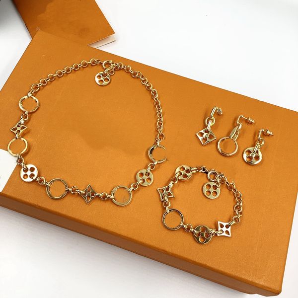 Minimalistische Design Halskette Ohrringe ausgehöhltem V-förmiger Buchstaben vier Blumenblumen Diamantknopf Accessoire Armband Ring Mode Schmuck Großhandel Großhandel