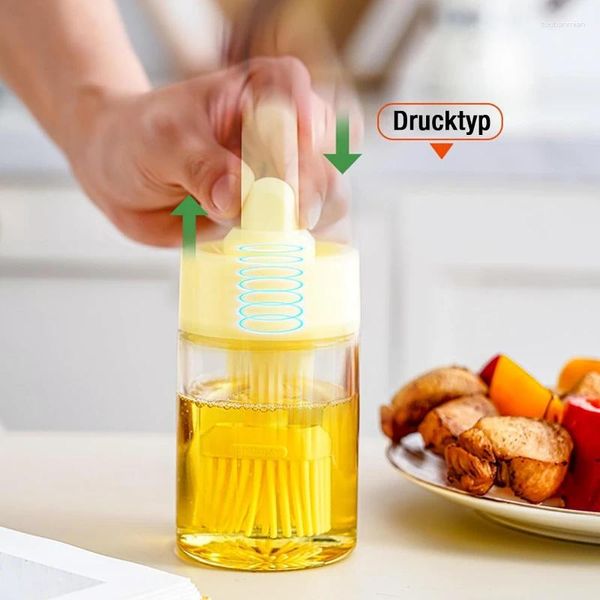 Garrafas de armazenamento garrafa de óleo de cozinha com escova o tipo de push de silicone integrado para cozinhar itens de churrasco de cozimento