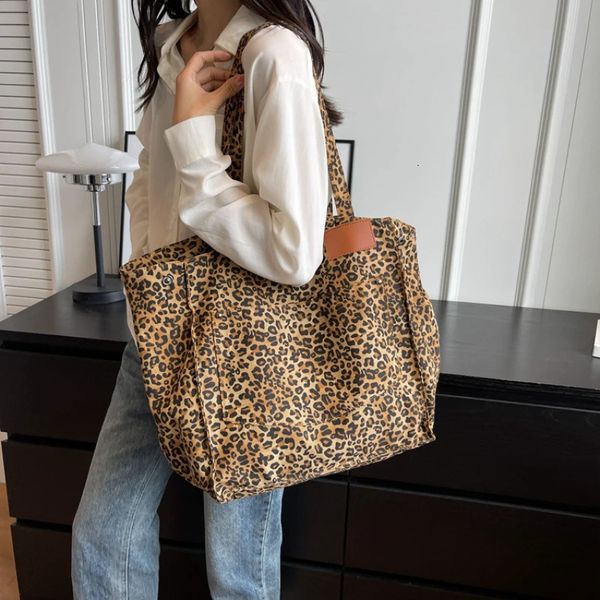 Leopard Design 2024 Koreaner Modekäufer Große Einkaufstaschen für Frauen Handtasche Dame Umhängetasche Großkapazität Mädchen 240516