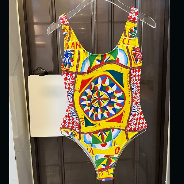 Neuer einteiliger Badeanzug Womens Beach Badeanzüge Luxusdesigner Badebadydame Badeanzug Feiertags Sommer Bikini Größe S-XL CSD2405201