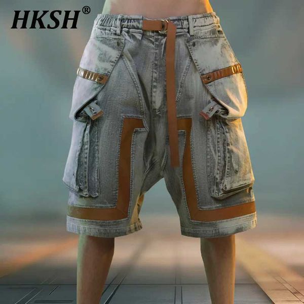 Herren -Shorts HKSH MENS Trendy Punk Dark Denim Leder Shorts Frühling/Sommer Neue Kontrast Patch Arbeit Nischendesign Wasteland Style HK1100 Q240520