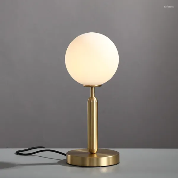 Tischlampen nordisch einfache LED Leuchte Moderne Gold Schmiedeeisenstudie Schlafzimmer Bettlampe Wohnzimmer Weißes Glas Lesen