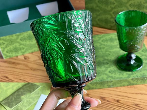 Mode einfache französisch geprägte grüne Feder Vine Muster Vintage Goblet Rotweinglas Juice Cup Home Geschenkgroßhandel Großhandel