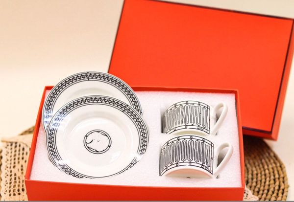 Weißer Hintergrund Schwarz Line Serie Bone China Zwei Tassen Zwei Untertassen Kaffee Tasse Tee Set Anzug Home Geschenk Großhandel