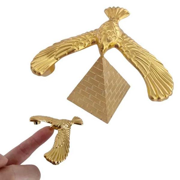 Giocattoli Wind-up bilancini bilancini Eagle Eagle Toy Gravity and Pyramid Combination Set Childrens Physics Science Science Desktop Office Desktop Gift S2452444