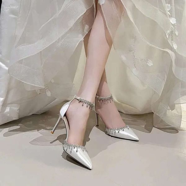 Sandali per matrimoni scarpe bianche superficie satinata a una linea cinghia alla moda tacchi alti temperamento nero sexy t f72